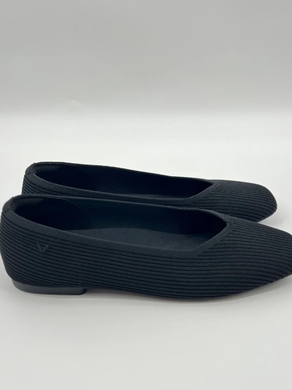NWOB Vivaia Women's Black Margot 2.0 Square-toe V-Cut Flats Size EU 41 (US 9.5)